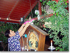 Eine Blütenkrone für Maria