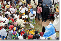 Spontane Verehrung der Königin des Friedens durch die einfachen Menschen von Buhonga