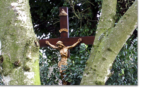 Das Foto des Kreuzes auf dem Grab von Schw Emilie, wie ein Symbol der Exerzitien