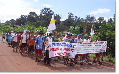 10. “Marsch des Neuen Menschen”, vom Heiligtum in Londrina zum Heiligtum in Cornelio Procopio, im Zeichen des Einsatzes für das Leben