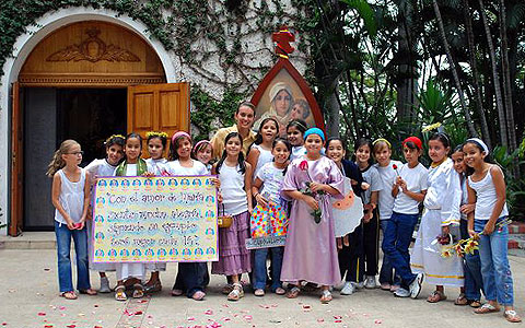 Wallfahrt der Schüler der Berg Tabor Nazareth-Schule zum Heiligtum in Guayaquil