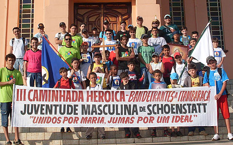 “Heldenmarsch” der SMJ von Bandeirantes nach Itambaracá: Pilgern für das neue Heiligtum