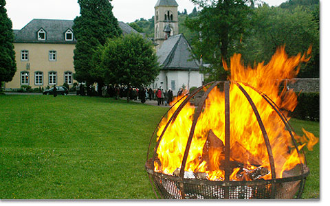 18. Mai in Schönstatt: die Familie versammelt sich ums Heiligtum
