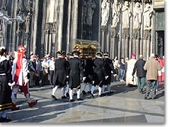 Tour de Thérèse: die Reliquien der kl. Hl. Theresia – hier in Köln – kommen am 10. Mai nach Schönstatt