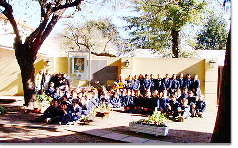 Jahrestag der Weihe des Bildstocks in der St. Benjamin-Grundschule in La Plata