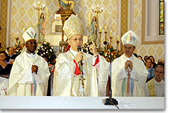 Bischof Gilio Felicio, der Apostolische Nuntius, Bischof Lorenzo Baldisseri, und Bischof Hélio Rubert