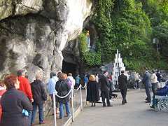 An der Lourdes-Grotte
