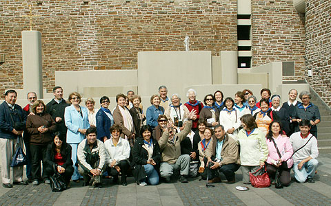 Wallfahrt aus Chile, nach der heiligen Messe in der Anbetungskirche