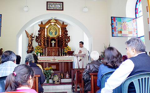 Bündnisse zur Mittagszeit im Heiligtum von La Molina, Peru