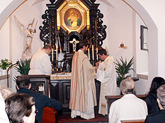 Heilige Messe im Urheiligtum: P. P. Pablo Pol, P. Alexandre Awi, P. Marcelo Gallardo, P. Juan Ignacio (mit Gitarre) 