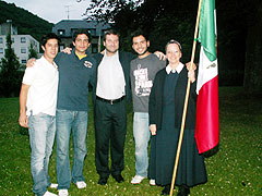 Jugendliche aus Mexiko mit P. Juan Ignacio und Schwester Lourdes