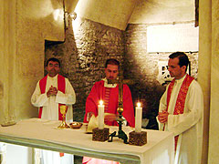 Heilige Messe in den Katakomben