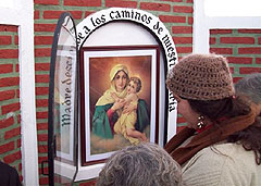 Tausende von Bildstöcken säumen die Straßen und Plätze Argentiniens; einer steht auf dem Platz in Catamarca, der jetzt nach der Gottesmutter von Schönstatt benannt wurde
