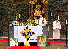 Heilige Messe in Anbetungskirche
