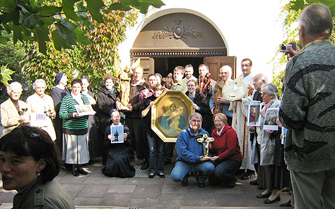 Die Delegierten der Schönstatt-Bewegung im Erzbistum Freiburg mit den Heiligtums-Symbolen