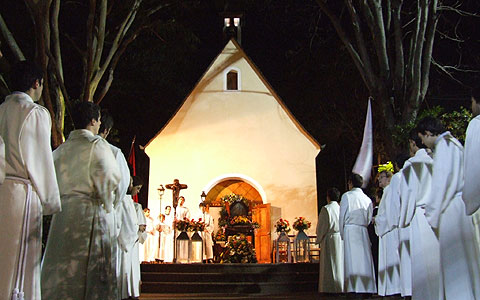 Das “Junge Heiligtum” in Asunción im Festtagsglanz an seinem 11. Geburtstag; die Anwesenheit der Novizen gibt dem Fest eine besondere Note