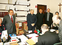 Die Akten warden in Gegenwart von Vertretern Schönstatts in Rom übergeben