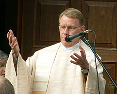 P. Michael Marmann bei der Predigt in der heiligen Messe im Heiligtum der Familien