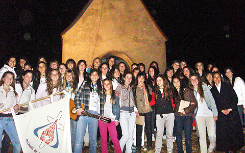12. September in Curicó: Die Mädchenjugend schenkt die Glocke für das neue Heiligtum