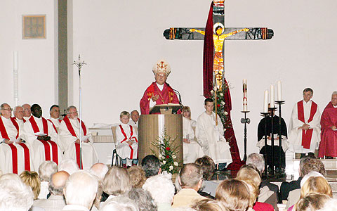 14. September 2008: Schönstatt gedenkt des 40. Todestages von Pater Kentenich. Gut 1600 Menschen füllen die Pilgerkirche