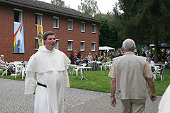 P. Albert, Pfarrer in Visbek, beim Fest der Begegnung