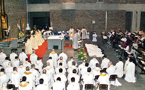 Diakonatsweihe von sieben Studenten der Schönstatt-Patres aus Nigeria in der Anbetungskirche