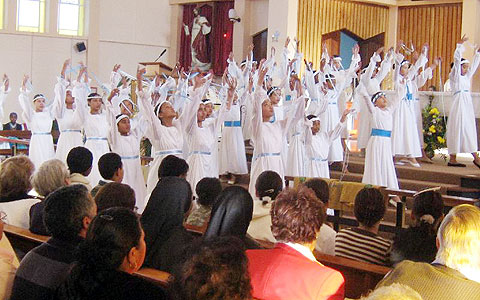 Liturgischer Tanz bei der Feier von Maria Himmelfahrt in Kapstadt