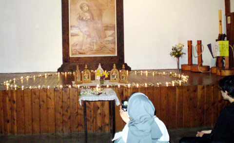 Lichter-Rosenkranz mit den 5 Pilgermadonnen von Villa La Angostura in der Pfarrei Unsere Liebe Frau von den Seen