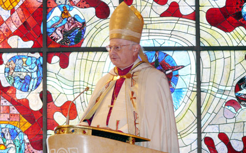 Erzbischof Dr. Robert Zollitsch beim 10. Jahrestag der Krönung Marias zur „Königin der Berufung“ im Heiligtum in Freiburg-Merzhausen