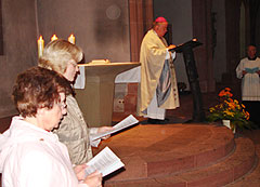 Heilige. Messe mit Bischof em. Paul Werner Scheele in Würzburg
