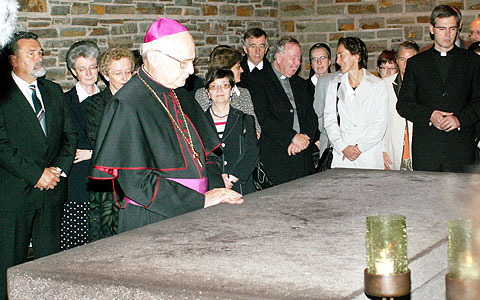 15. September 2008: Gebet um die Seligsprechung Pater Kentenichs an seinem Grab