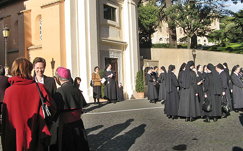 Rom, San Stefano, 16. November: Festlicher Gottesdienst der Schönstätter Marienschwestern bei ihrer Wallfahrt nach Rom, gemeinsam mit der Schönstattfamilie Roms