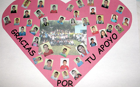 Kinder aus J. Augusto Saldivar danken ihren Wohltätern
