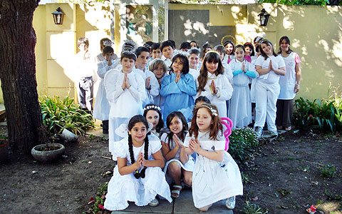 Am Vortag von Allerheiligen in der St. Benjamin-Grundschule in Argentinien