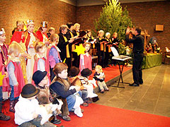 Der Gesangverein “Sängergruß”, Hattenhof, gestaltete am 28. Dezember die täglichen “Zehn Minuten an der Krippe”
