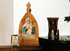 Eine mit dem Ursprung der Kampagne verknüpfte Pilgermadonna, und ein kleines Bild der Gottesmutter von Guadalupe