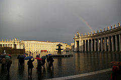 Dienstag 2. Dezember nachmittags, Besuch des Petersdoms, Begrüßung mit einem Regenbogen.