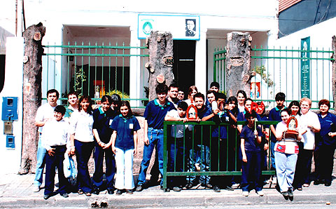 Schüler und Lehrer der Josef-Engling-Schule in Tucumán, Argentinien