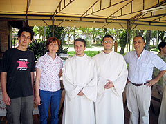 Familie Cabral mit zwei Novizen
