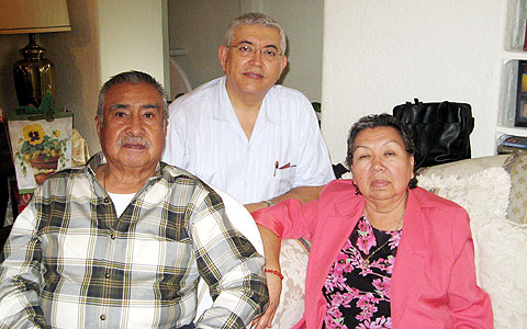 Carlos Cantú mit Adolfo und Silvina Rodríguez aus einer der spanischsprachigen Schönstattgruppen in Brownsville, Texas