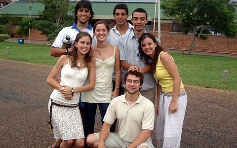 Luis Arocha mit einigen Vertretern der Schönstatt-Jugend in Uruguay