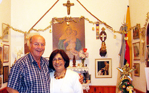 Joaquín und Marta Lavini im Hausheiligtum