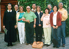 Die territoriale Bundesleitung im Jahr 2006: Ehepaar Epele, Ehepaar Cornacchia, Ehepaar Banille, Ehepaar Nesa, P. Juan Pablo Catoggio, Sr. Marie Madeleine