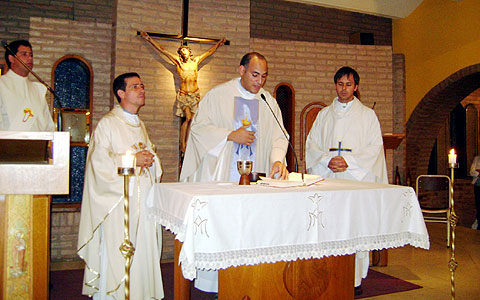 25. März: die Patres Andrés Rodríguez, Marcelo Gallardo und Pastor Achával konzelebrieren