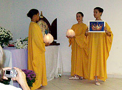 Die Berufstätigen Frauen waren für den “Marianischen Abend” mit Musik, Choreographie und Gebet verantwortlich