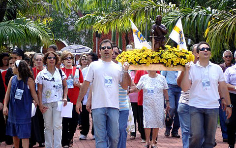 Belo Horizonte, Eröffnung des Jahres: Prozession mit der Statue des Apostels Paulus