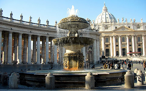 Rom, St. Peter: einmal im Jahr lädt der Papst die Priester der Diözese Rom ein