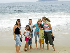 von links: Andrea, Beatrix, Désirée, Kathrin, … , Sabine bei einem Ausflug zum Strand