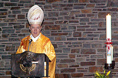 Kardinal Paul Josef Cordes bei der Osterpredigt in der Anbetungskirche