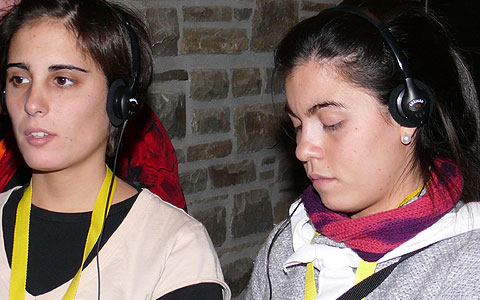 Mercedes Trovato (l.) und Camila Gallardo während der Konferenz 2014